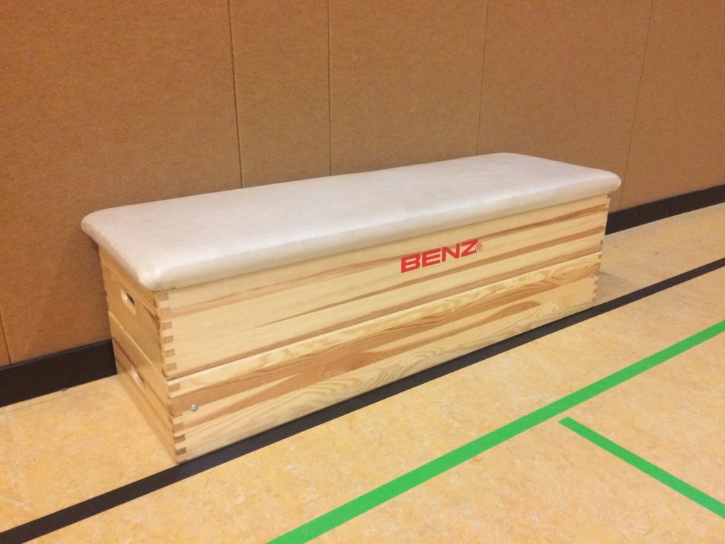 kleine Bälle im Kastenteil mit Deckel